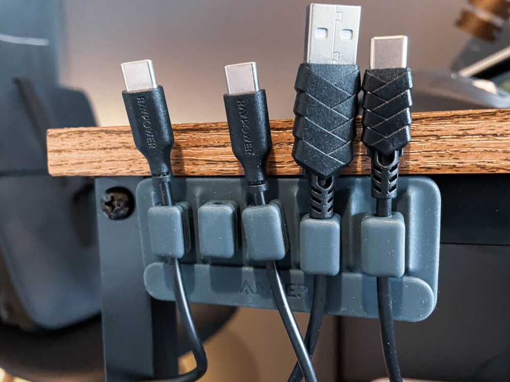 まとめ:【レビュー】Anker Magnetic Cable Holderでケーブルのわずらわしさを解消!